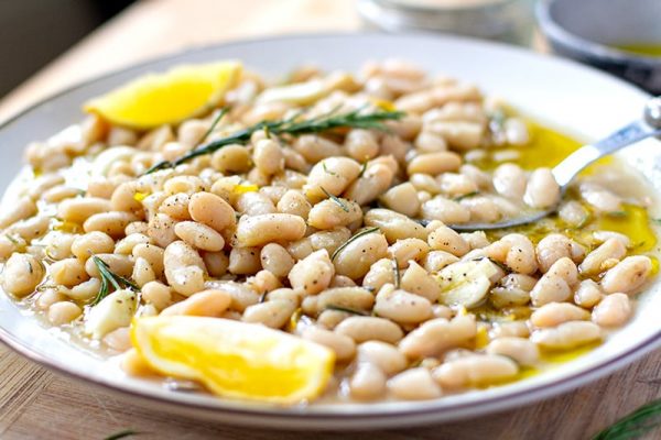 طريقة عمل شوربة الفاصوليا البيضاء في المنزل بطعم شهي ولذيذ