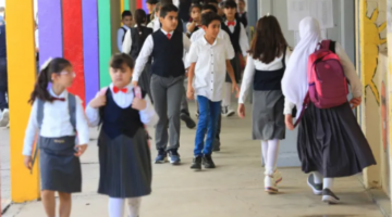 طلبة مدارس ابتدائية