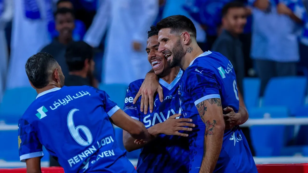 معلق مباراة الهلال والخليج اليوم في دوري روشن السعودي وموعد انطلاق اللقاء