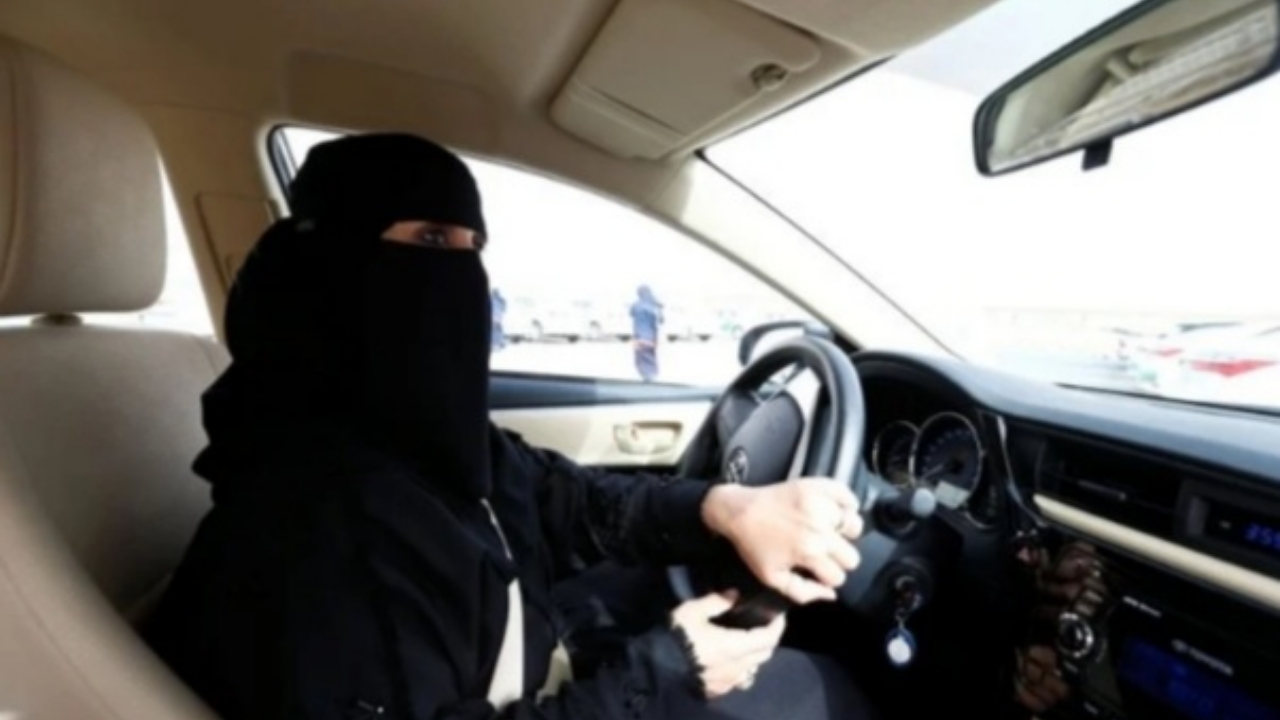 “اعرف حالا” شروط استخراج رخصة القيادة للنساء في السعودية.. وما هي طريقة حجز موعد لإصدارها؟