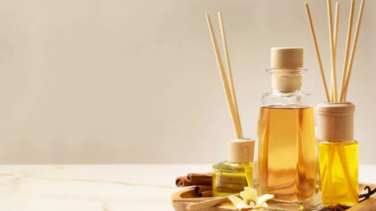 وصفة طبيعية وسهلة ورائحتها مبهرة .. اعرفي طريقة عمل معطر للبيت برائحة نفاذة جذابة بمكونات بسيطة