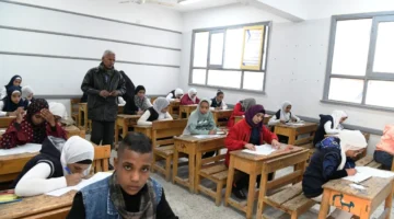 277205 محافظ قنا يتابع امتحانات الفصل الدراسى الأول 1