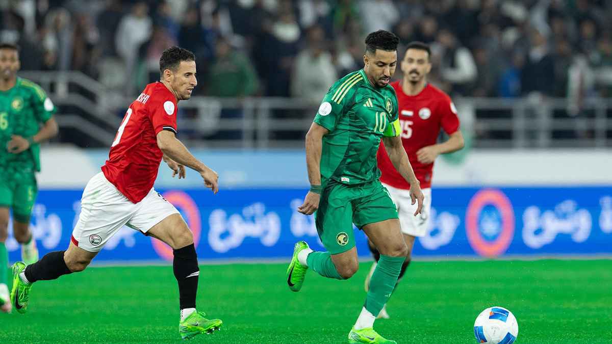 القنوات الناقلة لمباراة السعودية والعراق في كأس الخليج العربي 26 وكيفية مشاهدتها عبر الإنترنت أسود الرافدين في مواجهة حاسمة مع الأخضر السعودي