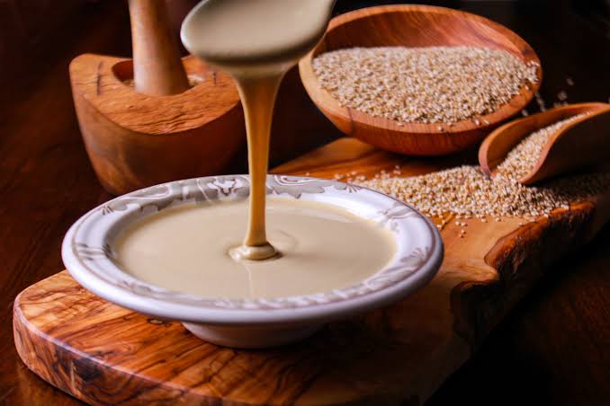 بالعيش والدقيق هتعملي طحينة المطاعم.. وصفات سهلة وموفرة لعمل أحلى طحينة في المنزل
