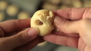 الغريبة