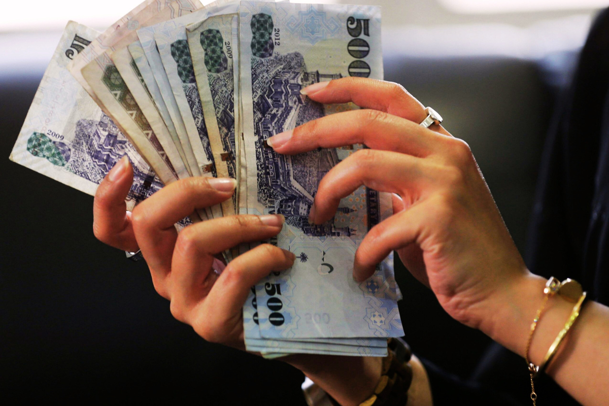 "تبكير ام تأخير " الساعة كم ينزل الضمان الاجتماعي المطور؟ وزارة الموارد البشرية توضح الموعد المحدد لايداع الراتب 2 “تبكير ام تأخير ” الساعة كم ينزل الضمان الاجتماعي المطور؟ وزارة الموارد البشرية توضح الموعد المحدد لايداع الراتب