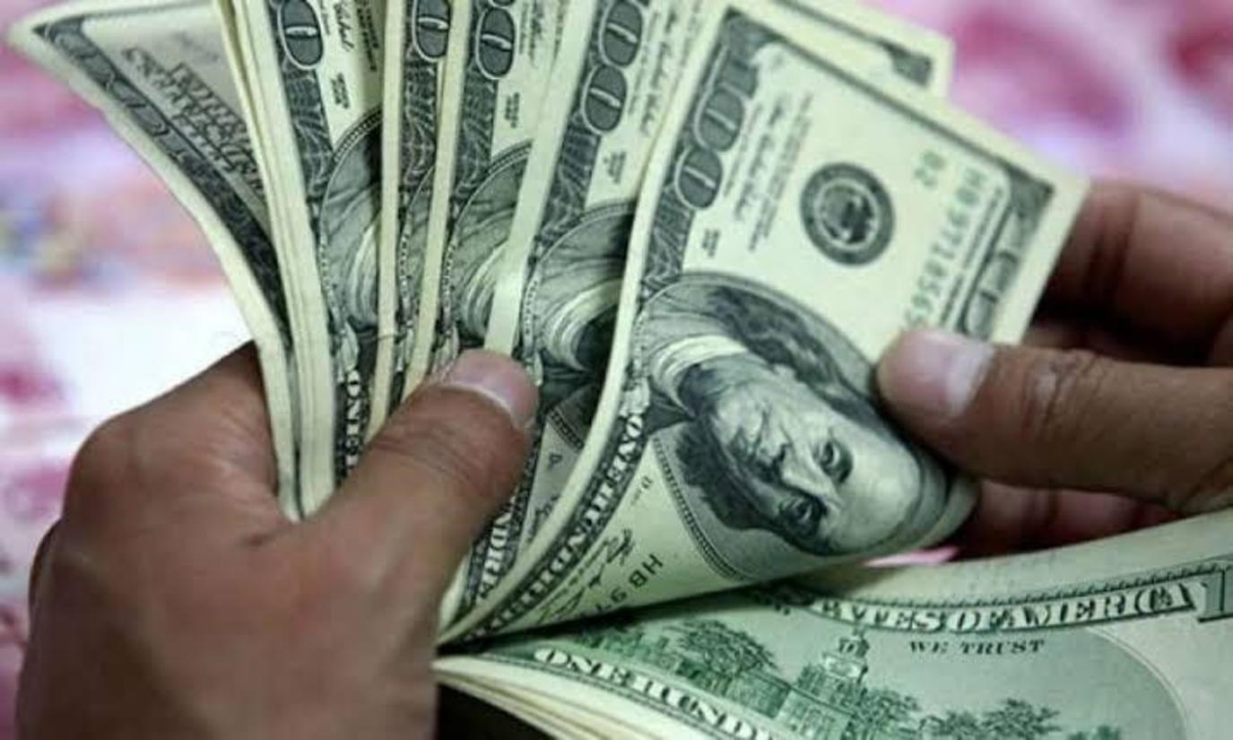 الدولار يرتفع مجدداً في البنوك أمام الجنيه المصري في أحدث تعاملات اليوم