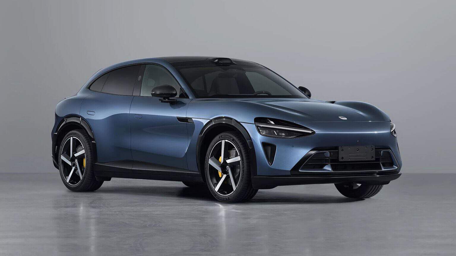 شاومي تقتحم عالم السيارات الكهربائية مُجددًا بـ سيارة YU7 المدهشة من فئة الـSUV 3 شاومي تقتحم عالم السيارات الكهربائية مُجددًا بـ سيارة YU7 المدهشة من فئة الـSUV