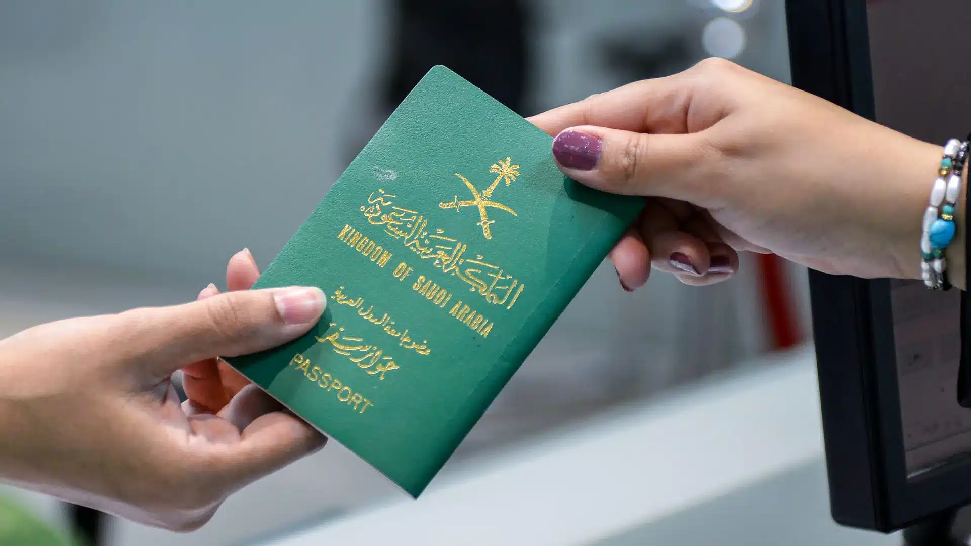لا تضيع الفرصة.. شروط الإقامة الدائمة بالسعودية 2025 وهذه أبرز المزايا 2 لا تضيع الفرصة.. شروط الإقامة الدائمة بالسعودية 2025 وهذه أبرز المزايا
