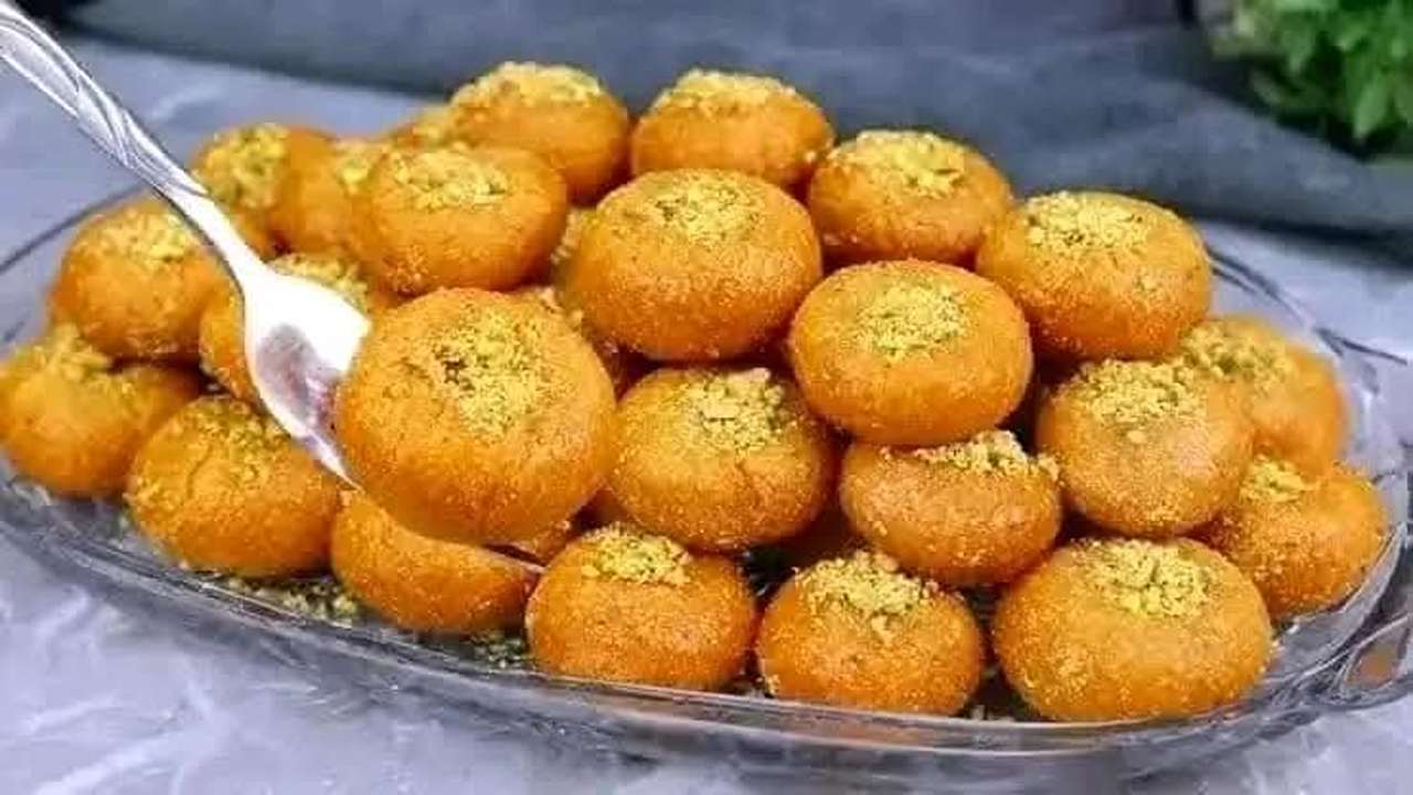 كرات البسبوسة بدقيق السميد والعسل حضريها في 6 دقائق بدون فرن 5 كرات البسبوسة بدقيق السميد والعسل حضريها في 6 دقائق بدون فرن