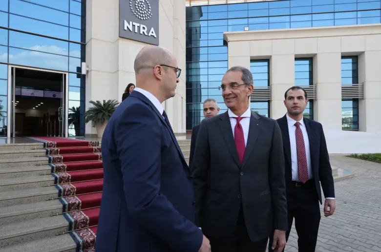 وزير الاتصالات: مضاعفة الغرامات على شركات المحمول المخالفة وأسعار كروت الشحن الجديدة بعد الزيادة