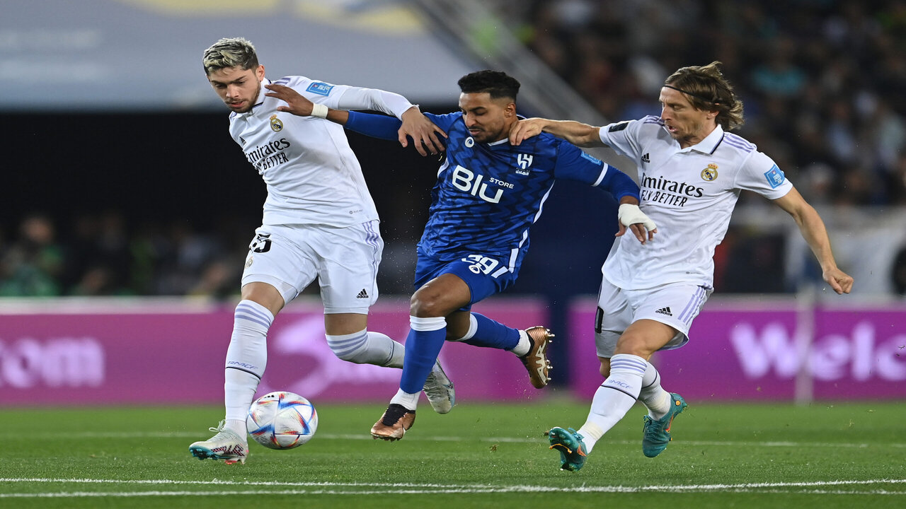 شبح مباراة الـ 5/3 يطارد جماهير الزعيم! صدام محتمل بين الهلال السعودي وريال مدريد في كأس العالم للأندية 2025