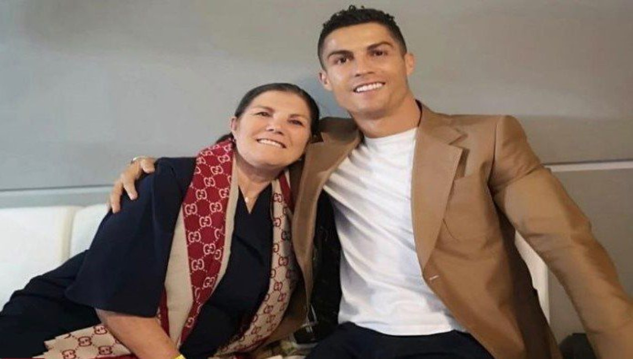 صدمة لجمهور النصر.. والدة رونالدو تكشف عن فريق الدون القادم