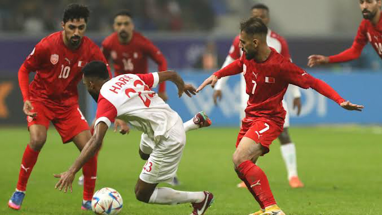 بعضها مجاني .. القنوات الناقلة لمباراة عمان والبحرين في نهائي كأس الخليج العربي 26 والمعلقين