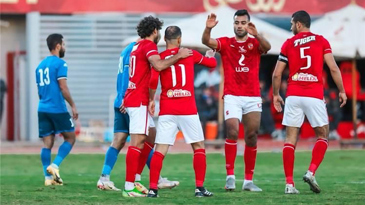 عبر المفتوح .. القنوات الناقلة لمباراة الأهلي وسموحة في الدوري المصري الممتاز 2024-2025