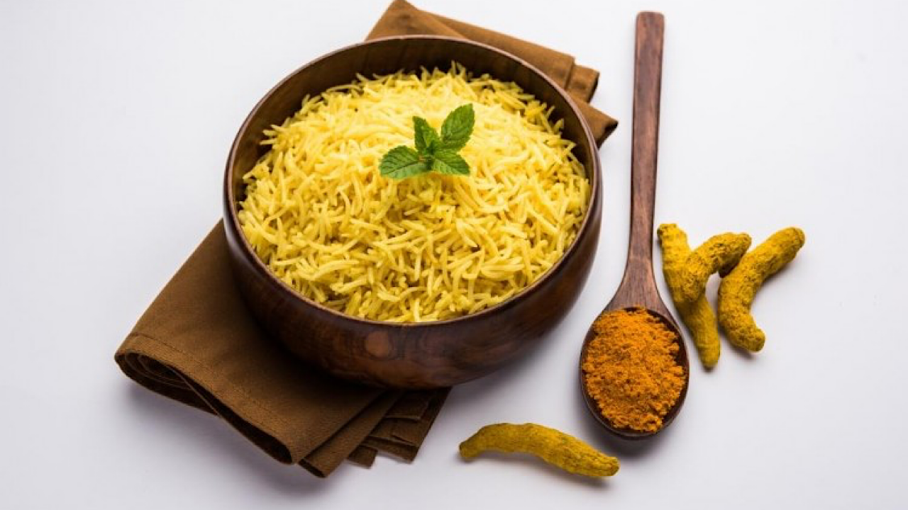للمشويات والدجاج .. طريقة عمل رز بسمتي بالكركم مثل المطاعم الكبرى