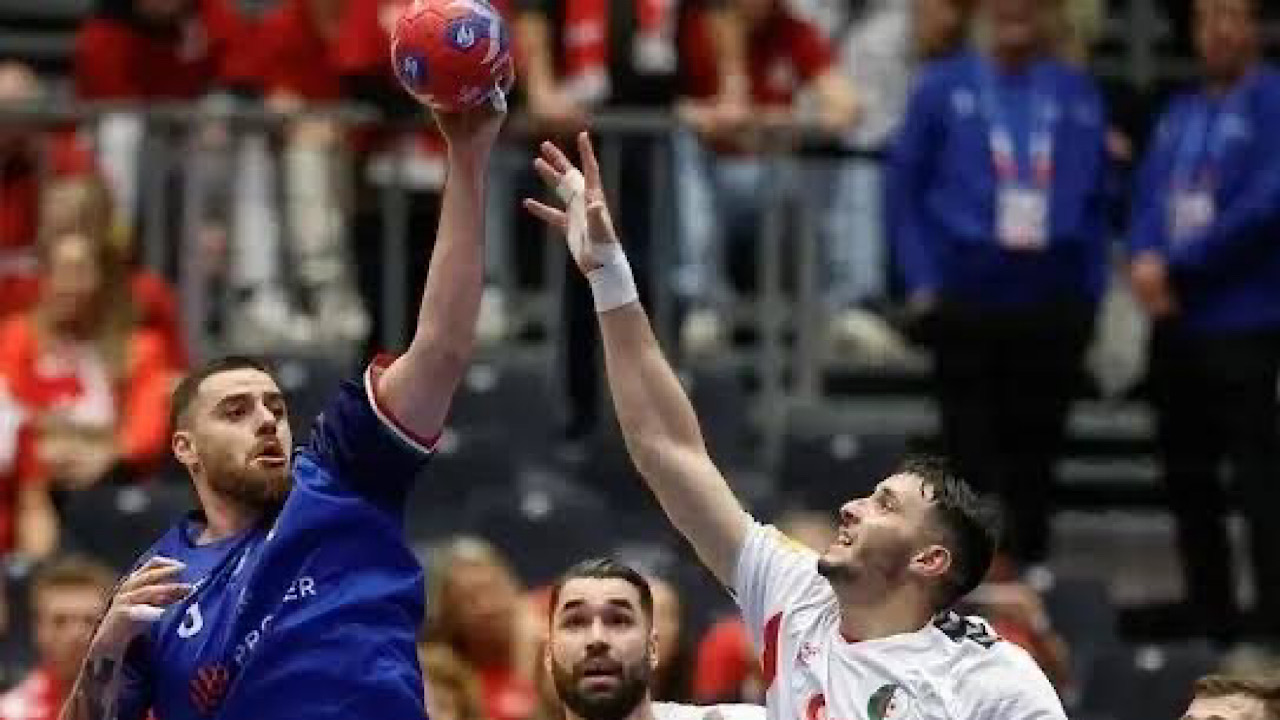 القنوات الناقلة لمباراة الجزائر وايطاليا اليوم في كأس العالم لكرة اليد 2025 بالتردد + الموعد