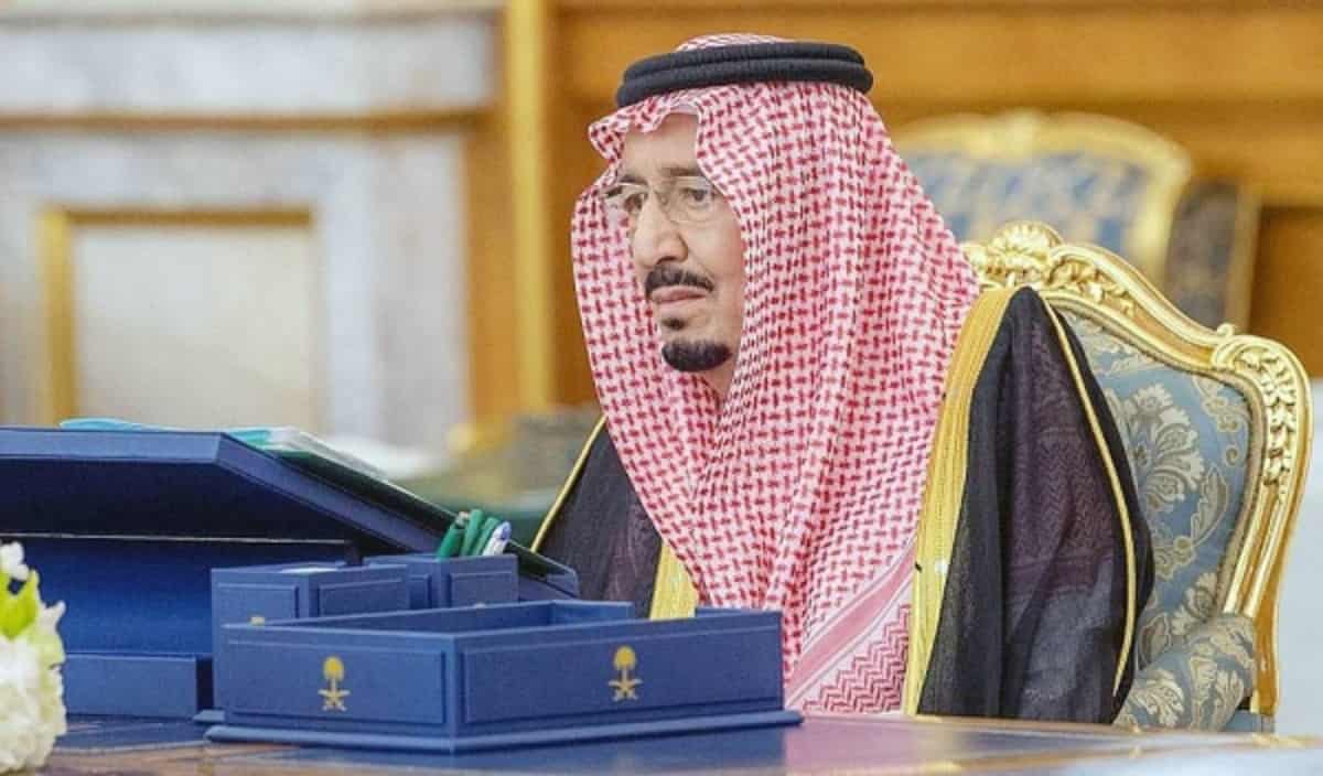 زيادة راتب الموظفين 500 ريال مكافأة إضافية تصرف يوم الاثنين للعاملين في القطاع الحكومي والخاص بأمر ملكي .. وزارة المالية توضح الحقيقة
