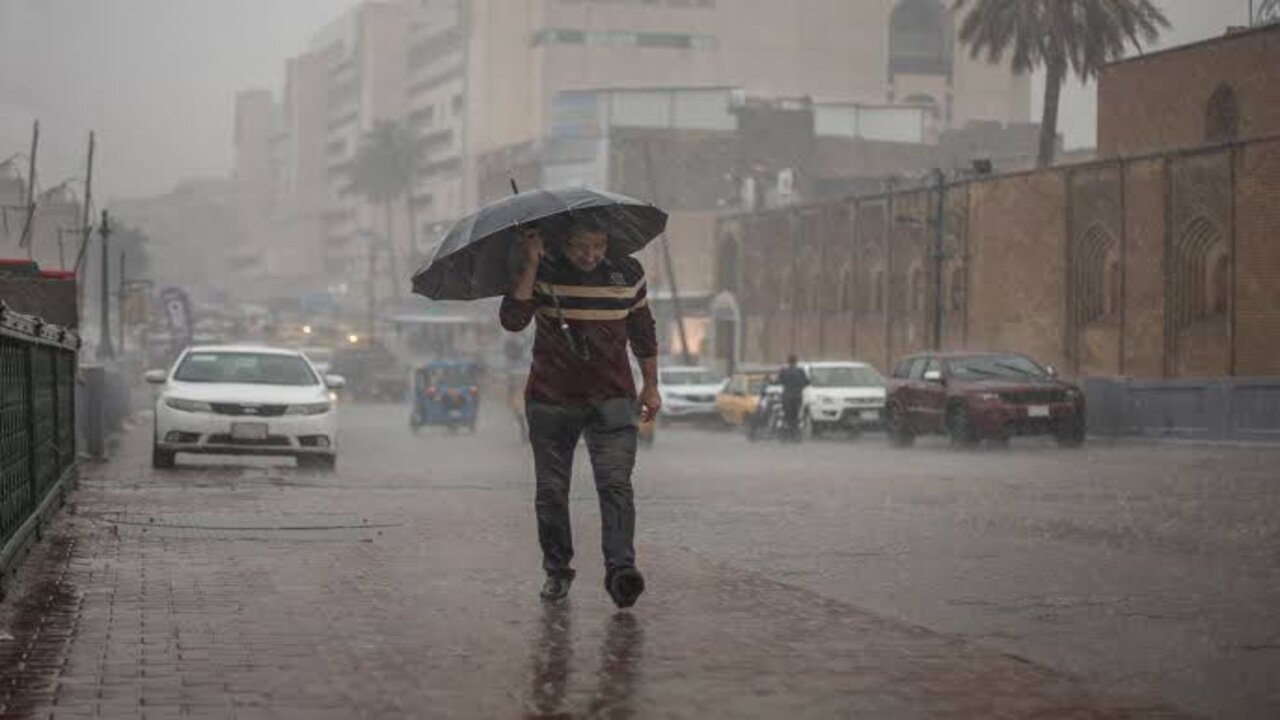 عاجل طقس العراق الأيام المقبلة.. موجة أمطار وتحذير في غاية الخطورة من المنخفض الجوي الذي يضرب انحاء العراق في الساعات القادمة 4 عاجل طقس العراق الأيام المقبلة.. موجة أمطار وتحذير في غاية الخطورة من المنخفض الجوي الذي يضرب انحاء العراق في الساعات القادمة