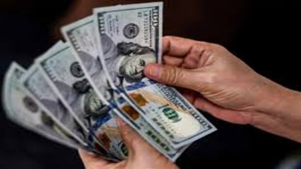 الدولار يشهد تغيير جذري في العراق مع بداية الأسبوع ويسجل إنخفاضا ملحوظا.. كم سعر 100 دولار اليوم في الأسواق العراقية