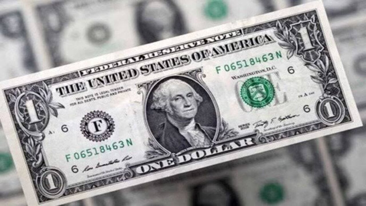 هبوط مستمر للدولار في السوق العراقي.. فهل يقترب من سعر الصرف الرسمي وكم يبلغ 100 دولار اليوم في العراق؟ 5 هبوط مستمر للدولار في السوق العراقي.. فهل يقترب من سعر الصرف الرسمي وكم يبلغ 100 دولار اليوم في العراق؟