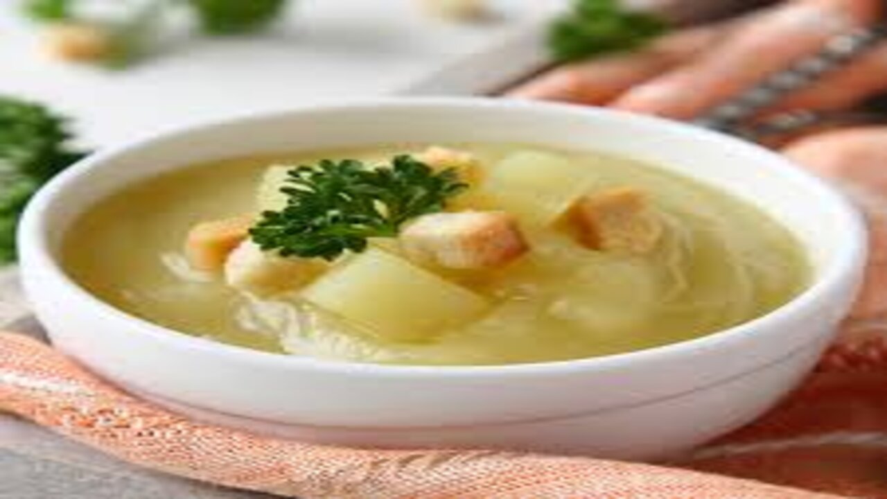 شوربة الدفء وليالي الشتاء.. طريقة عمل شوربة البطاطس