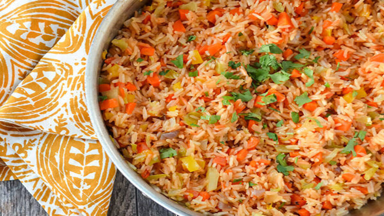 خفيف جدا على المعدة وزينة لسفرتك.. طريقة عمل الأرز المكسيكي