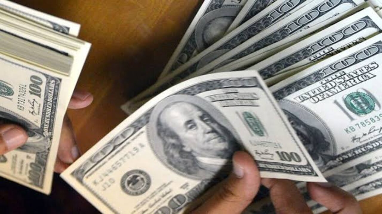 إرتفاع ملحوظ بعد إنخفاض.. الدولار يعاود الصعود مقابل الدينار العراقي اليوم  في أسواق العراق مع إغلاق البورصة