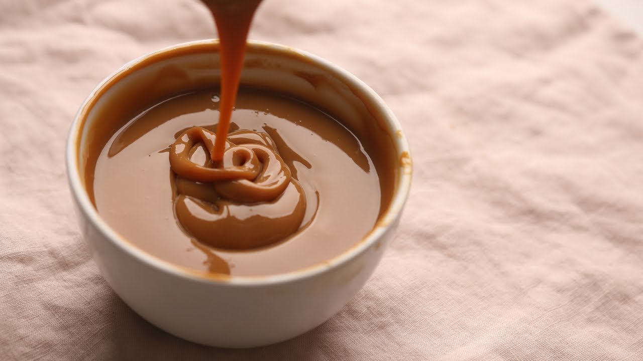 طريقة عمل صوص التوفي او الكراميل المناسب لجميع انوع الحلويات بأسرار الحلواني