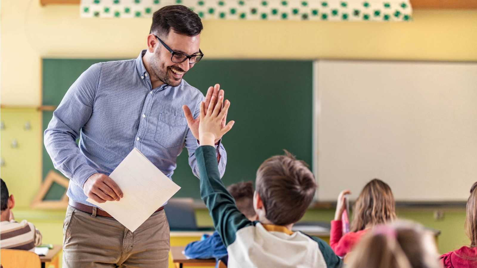 المستندات المطلوبة للتقديم لوظائف معلم مساعد اللغة الإنجليزية ورابط التسجيل