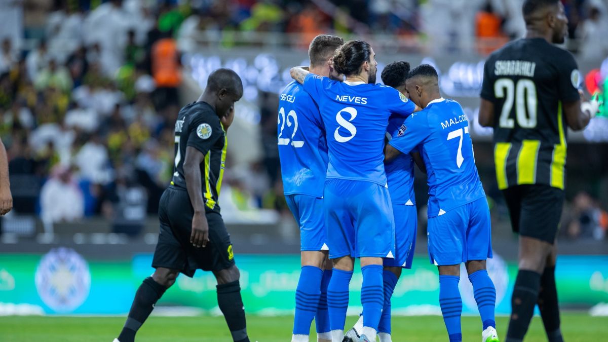 بصوت المعلق الرياضي عبد الله الحربي .. القنوات الناقلة لمباراة الهلال والاتحاد في كأس الملك السعودي 2025