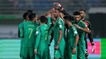 بعد العويس. نجوم كبار في المنتخب السعودي يدرسون الاعتزال دوليًا لهذا السبب