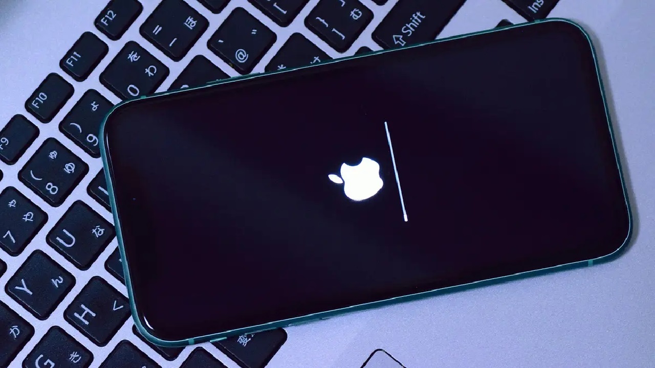 أبل تطلق تحديث "iOS 18.3" خطوة تقنية جديدة تمهد لعصر الذكاء الاصطناعي القادم .. المزايا والعيوب 2 أبل تطلق تحديث “iOS 18.3” خطوة تقنية جديدة تمهد لعصر الذكاء الاصطناعي القادم .. المزايا والعيوب