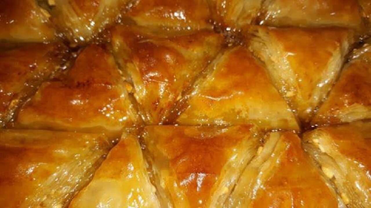 طريقة عمل جلاش بالسميد السهل السريع بطريقة المحلات بطعم لذيذ 5 طريقة عمل جلاش بالسميد السهل السريع بطريقة المحلات بطعم لذيذ