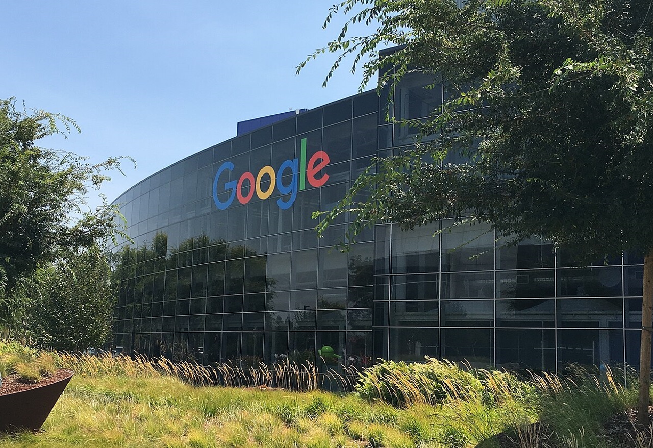 جوجل Google تضرب بيد من حديد تحديث أمني جديد وحظر ملايين التطبيقات دفعة واحدة.. ما السبب؟ 2 جوجل Google تضرب بيد من حديد تحديث أمني جديد وحظر ملايين التطبيقات دفعة واحدة.. ما السبب؟