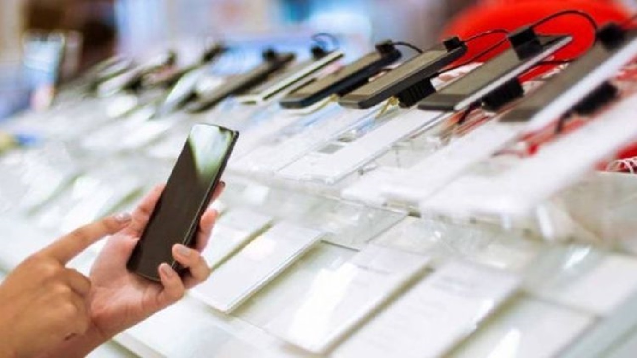 تليفون واحد بس الأزواج الأجانب والمصريين.. أخر مستجدات تطبيق رسوم المحمول والهواتف المستثناة