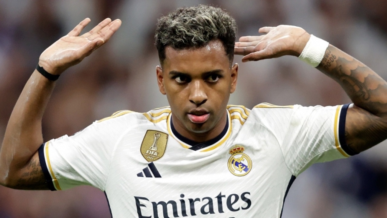 الهلال السعودي يُشعل الميركاتو استبعاد صفقة محمد صلاح وضم “رودريغو غوس” جناح ريال مدريد قبل كأس العالم 2025