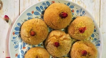 طريقة عمل كرات البسبوسة في الفرن بالسميد والزبادي