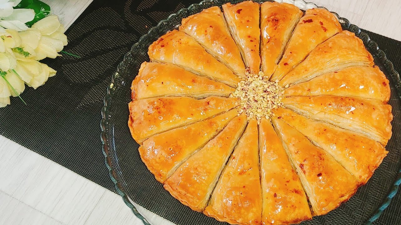 كيك المناسبات .. طريقة عمل كيكة الجلاش الذهبية الحلوة و المضبوطة بحشوة ناعمة ولذيذة 5 كيك المناسبات .. طريقة عمل كيكة الجلاش الذهبية الحلوة و المضبوطة بحشوة ناعمة ولذيذة