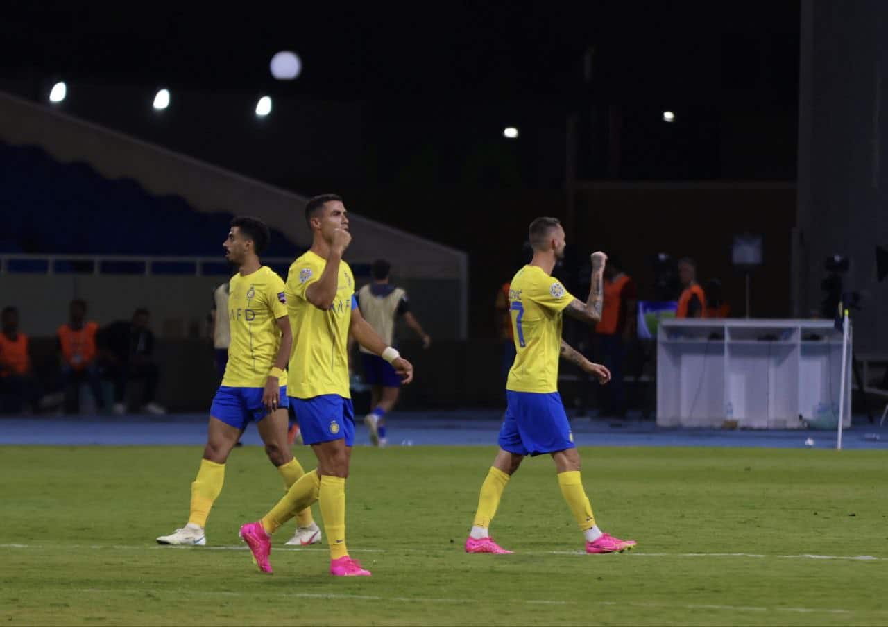 القنوات الناقلة لمباراة الخليج والنصر في دوري روشن 2024-2025