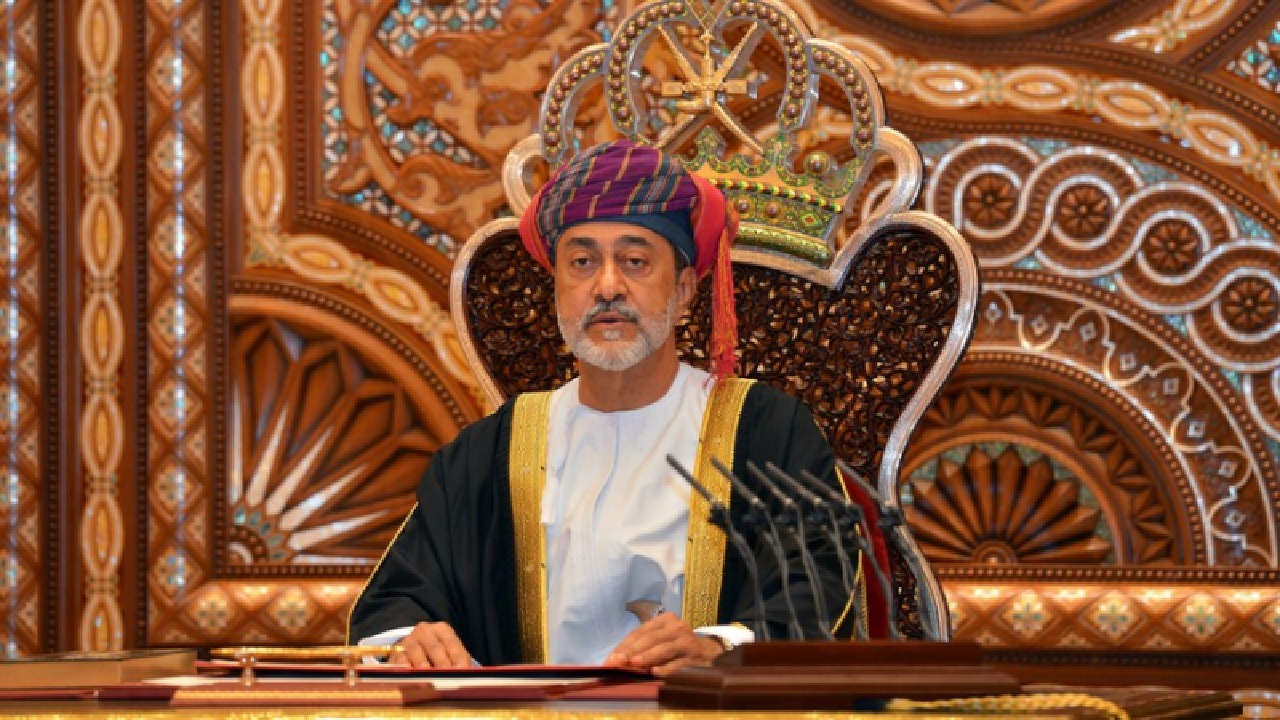 عاجل قرارات سلطانية مجلس الوزراء العماني بأول جلساته 2025 ومرسوم بصرف زيادة المنفعة الاجتماعية و20% للمتقاعدين.. الصندوق الوطني يوضح