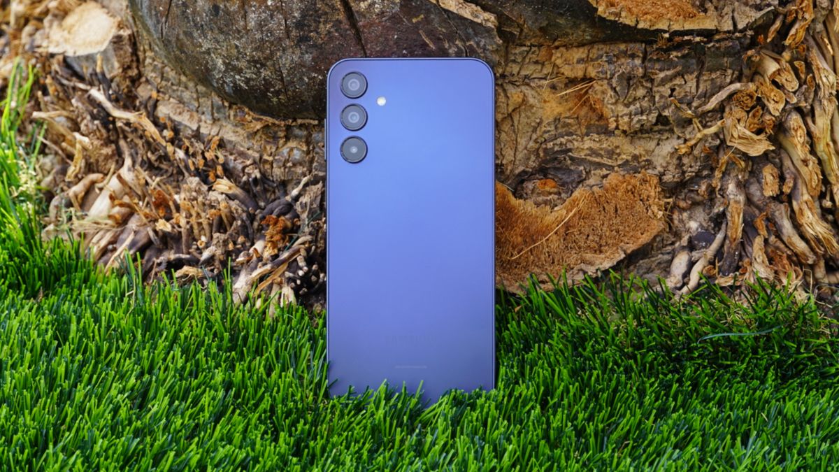 ملك الفئة الاقتصادية الأكثر مبيعاً بأقوي المواصفات هاتف Samsung Galaxy A15 أرخص هاتف هتجيبه ومش هتندم عليه