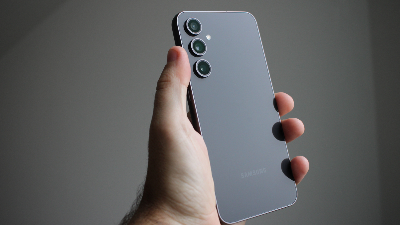 فخامة سامسونج للفئة المتوسطة 2025… أليك بالتفصيل سعر و مواصفات هاتف Samsung Galaxy A55 5G في السعودية والإمارات ومصر