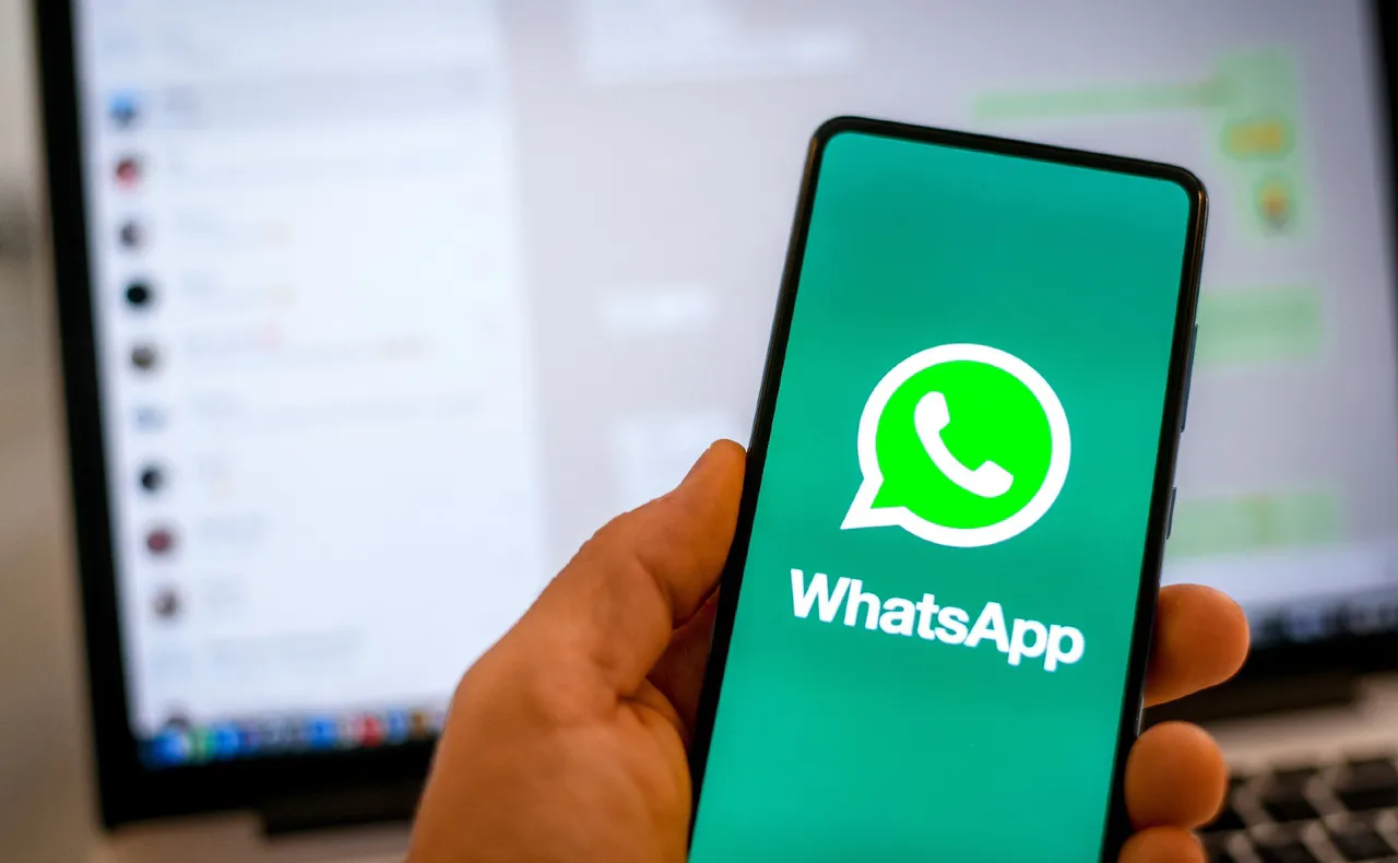 ملصقات سيلفى وتأثيرات كاميرا وأخرى.. واتساب يُبهر مستخدميه بحزمة ميزات ثورية 5 ملصقات سيلفى وتأثيرات كاميرا وأخرى.. واتساب يُبهر مستخدميه بحزمة ميزات ثورية