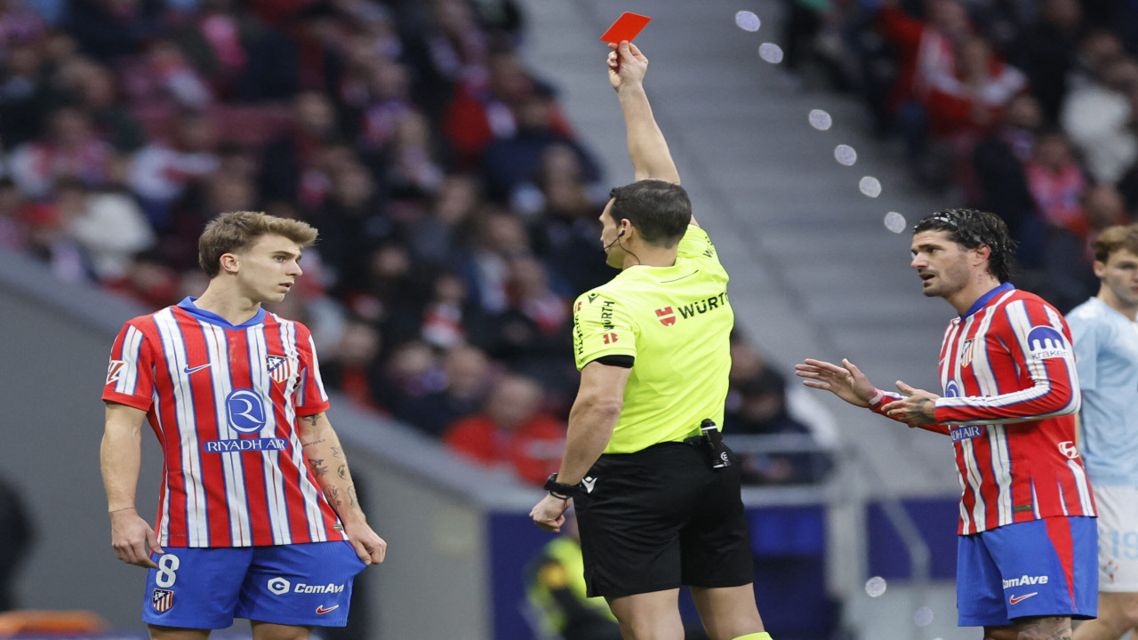 رئيس أتلتيكو مدريد يثير الجدل قبل مباراة برشلونة بتصريحات عن فشل الحكام.. ماذا قال؟ 2 رئيس أتلتيكو مدريد يثير الجدل قبل مباراة برشلونة بتصريحات عن فشل الحكام.. ماذا قال؟