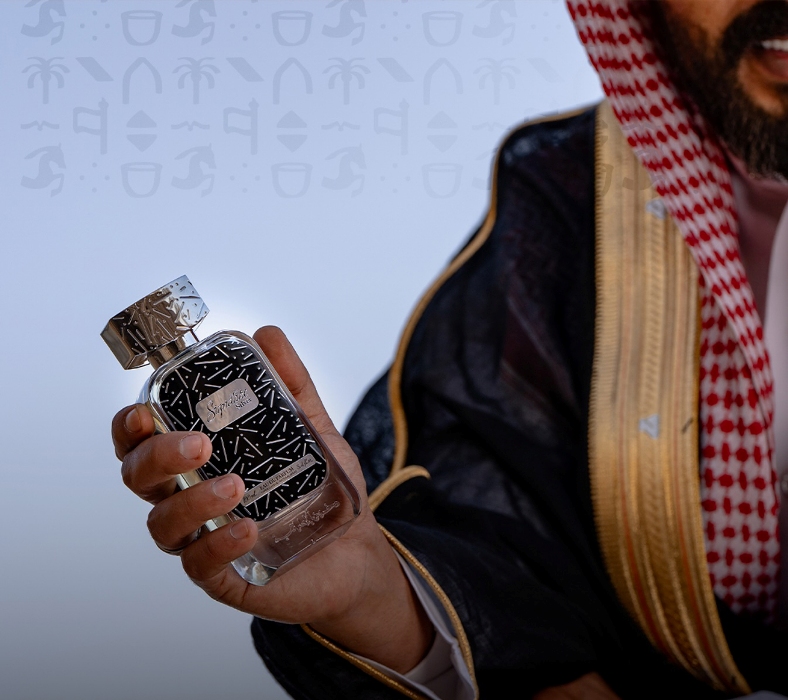 عروض يوم التأسيس 2025 عطور| 3 عطور من اختيارك بأكبر خصم من دخون الإماراتية