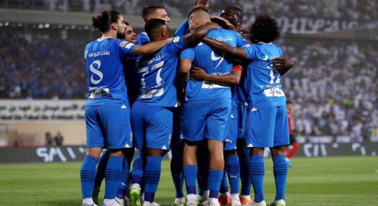 من هو المعلق لمباراة فريق الهلال ضد الرياض في دوري روشن السعودية 2024 ـ 2025