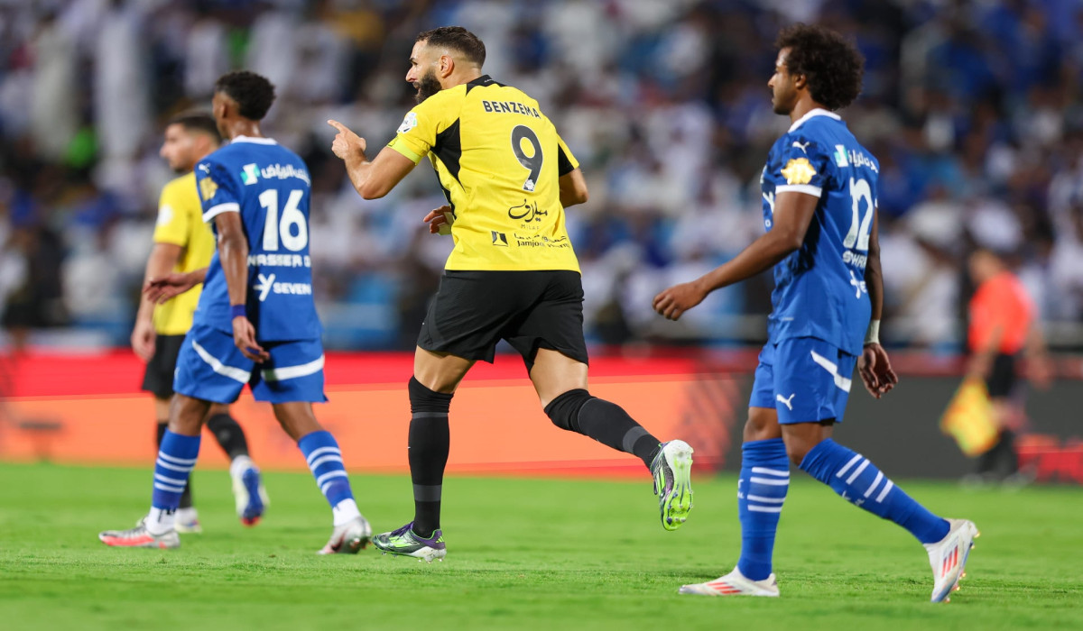 موعد مباراة الاتحاد والهلال في دوري روشن السعودي للمحترفين 2025.. والقنوات الناقلة