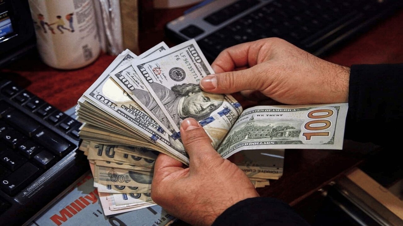انخفاض جديد في اسعار الدولار مقابل الدينار العراقي اليوم مع الإغلاق في السوق العراقي