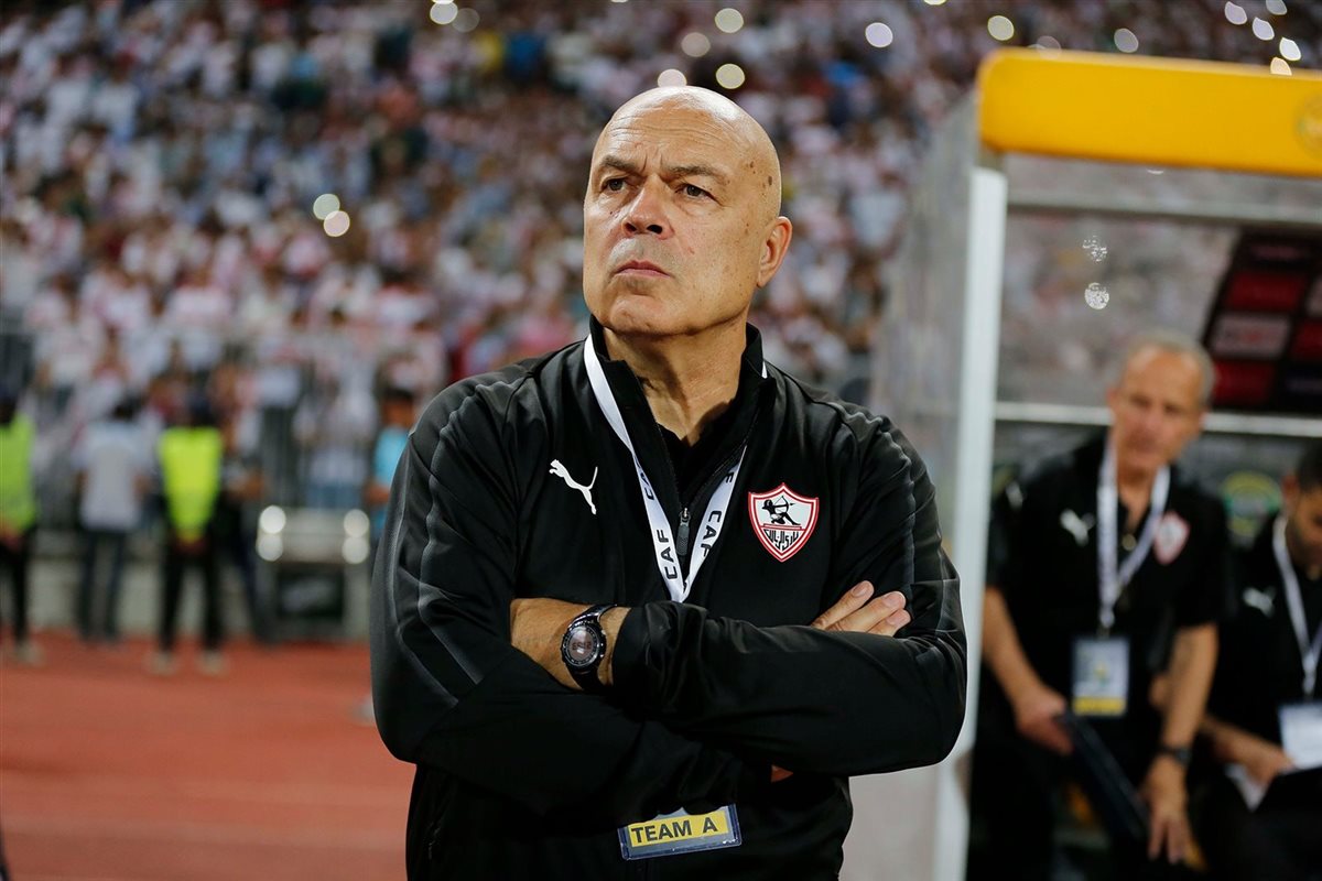 جروس يعقد جلسة مع لاعبي الزمالك قبل مران اليوم